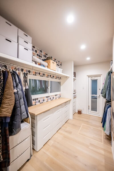 クローゼットには奥様の好きなマリメッコのクロスを