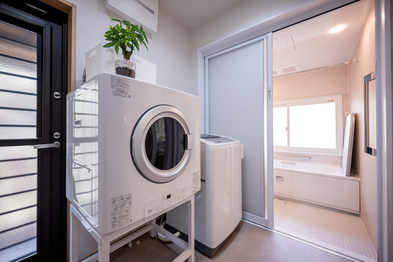 乾太くんの隣にシステムバス。浴室はLIXILリデア